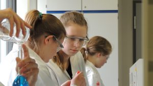 Chemie und Hirnforschung am Science College Overbach